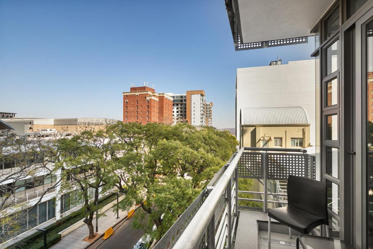 Easy Stay - The Median Rosebank Johannesburg Bagian luar foto