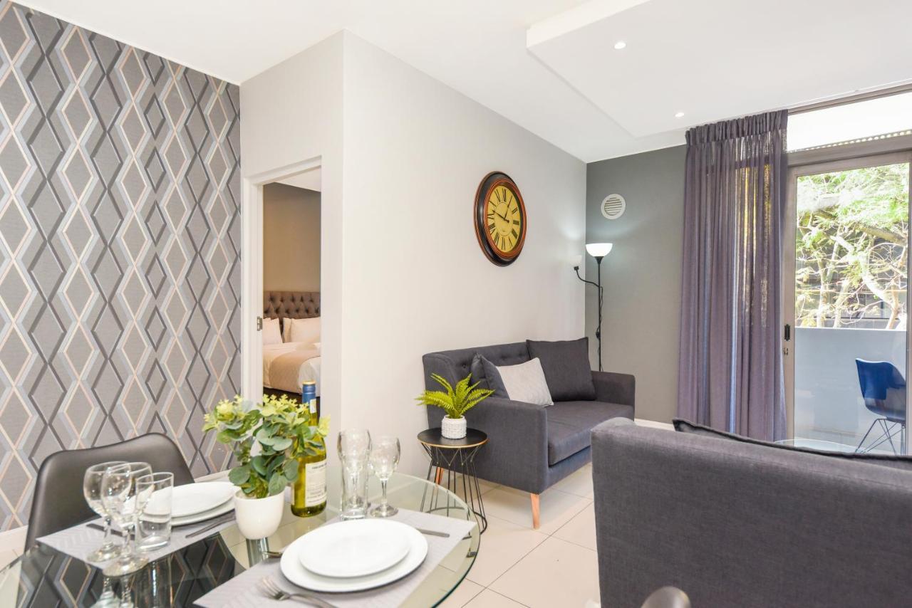 Easy Stay - The Median Rosebank Johannesburg Bagian luar foto